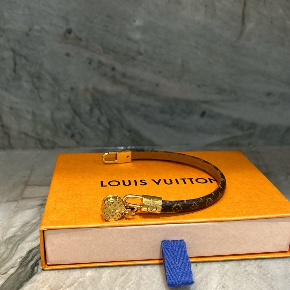 Louis Vuitton bracelet worn twice great condition *Authentic Designer only*